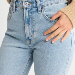 Abercrombie & Fitch Light 90’s Relaxed High Rise Jeans 27 / 4s